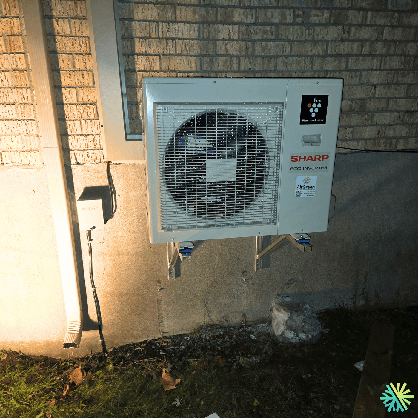 Installation d’une thermopompe murale Sharp ZU1 à Sainte-Dorothée (Laval)