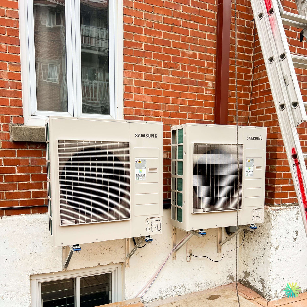 Installation of two SAMSUNG WindFree™ MaxHeat wall-mounted heat pumps in Dollard-des-Ormeaux, Montreal