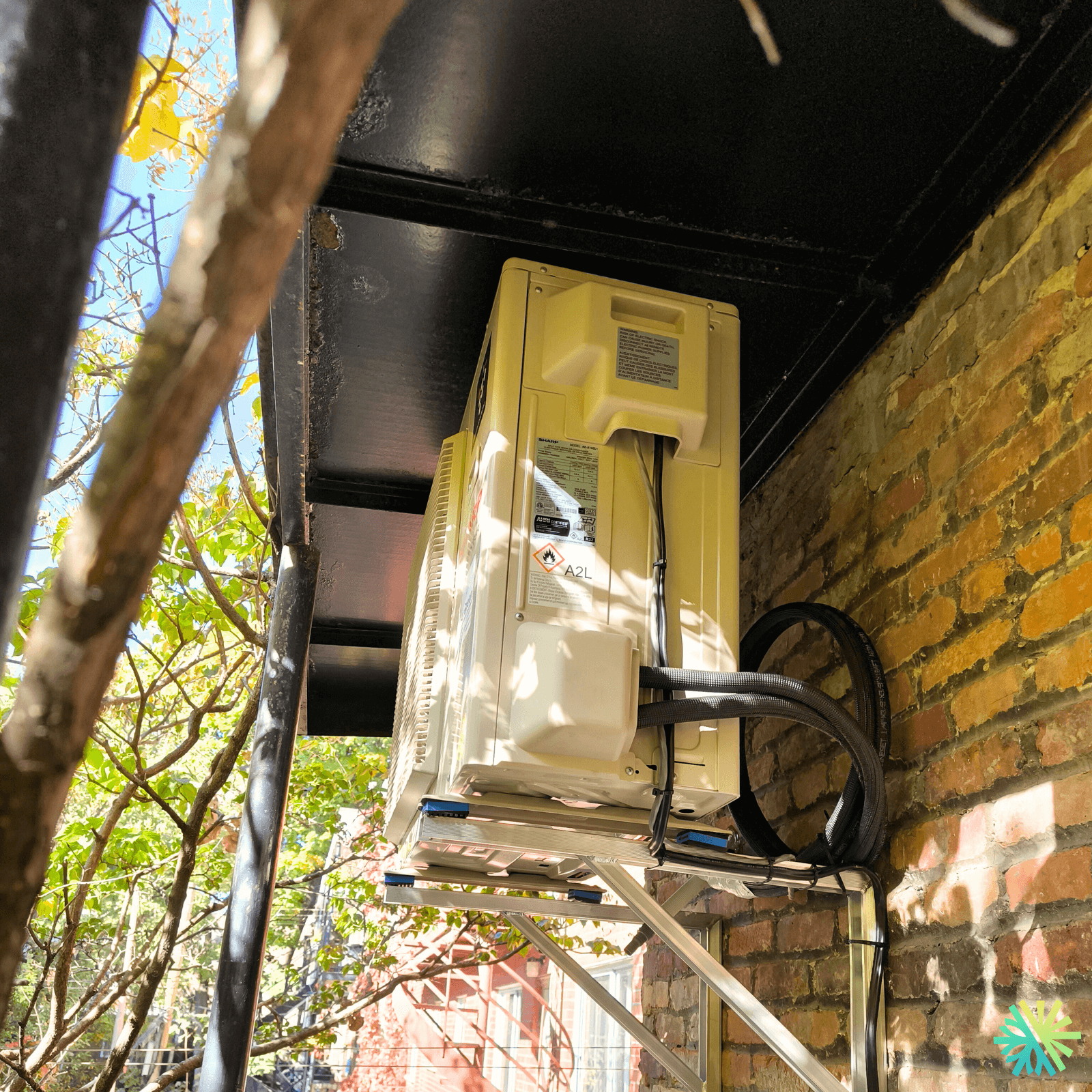 Installation d’une thermopompe murale Sharp ZU1 au Plateau-Mont-Royal (Montréal)