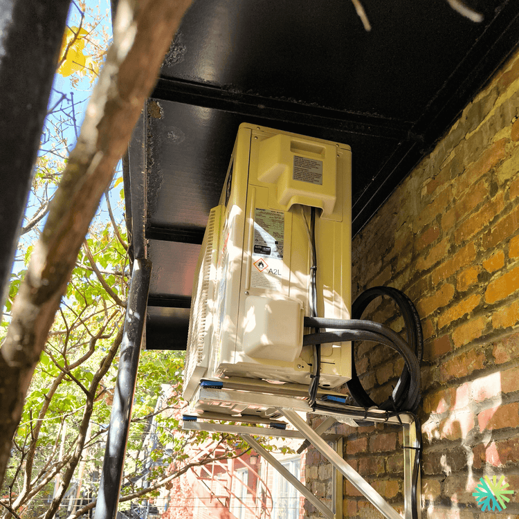 Installation d’une thermopompe murale Sharp ZU1 au Plateau-Mont-Royal (Montréal)