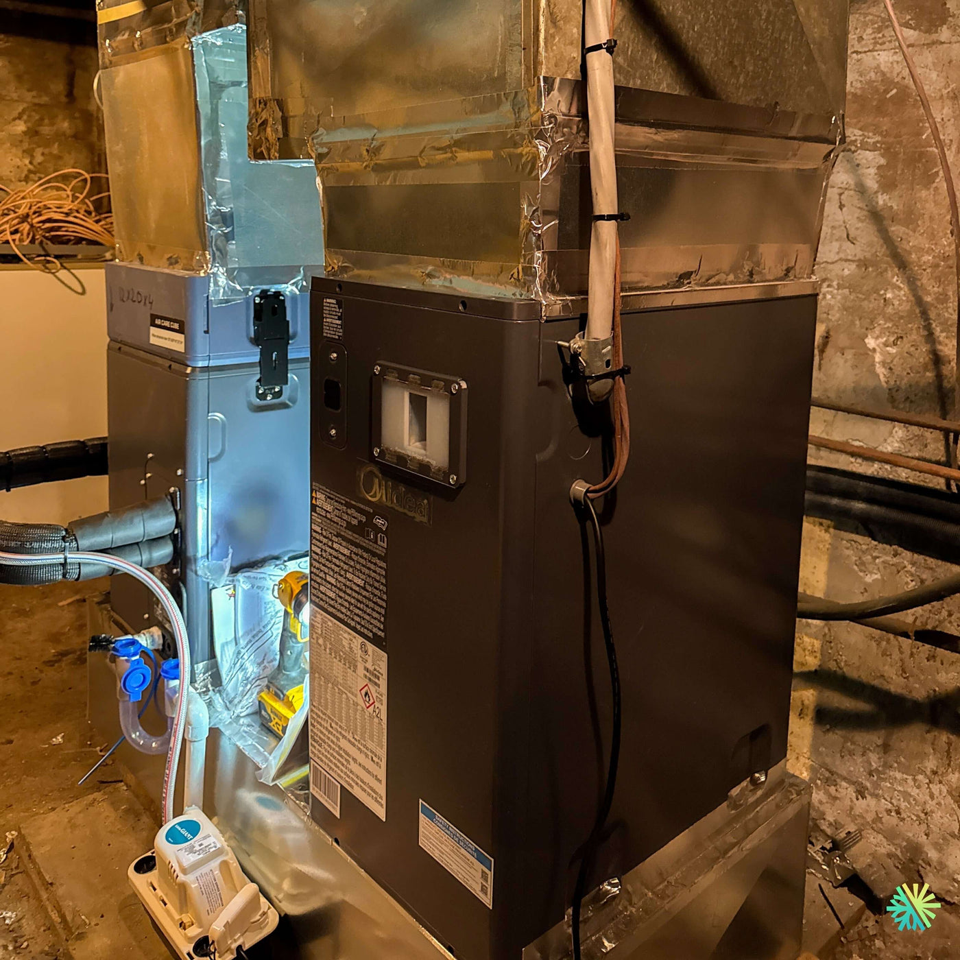 Installation d’une Fournaise Électrique MIDEA EVOX G3 2.5 Tonnes avec Système Central Air Handler à Côte-des-Neiges–Notre-Dame-de-Grâce, Montréal