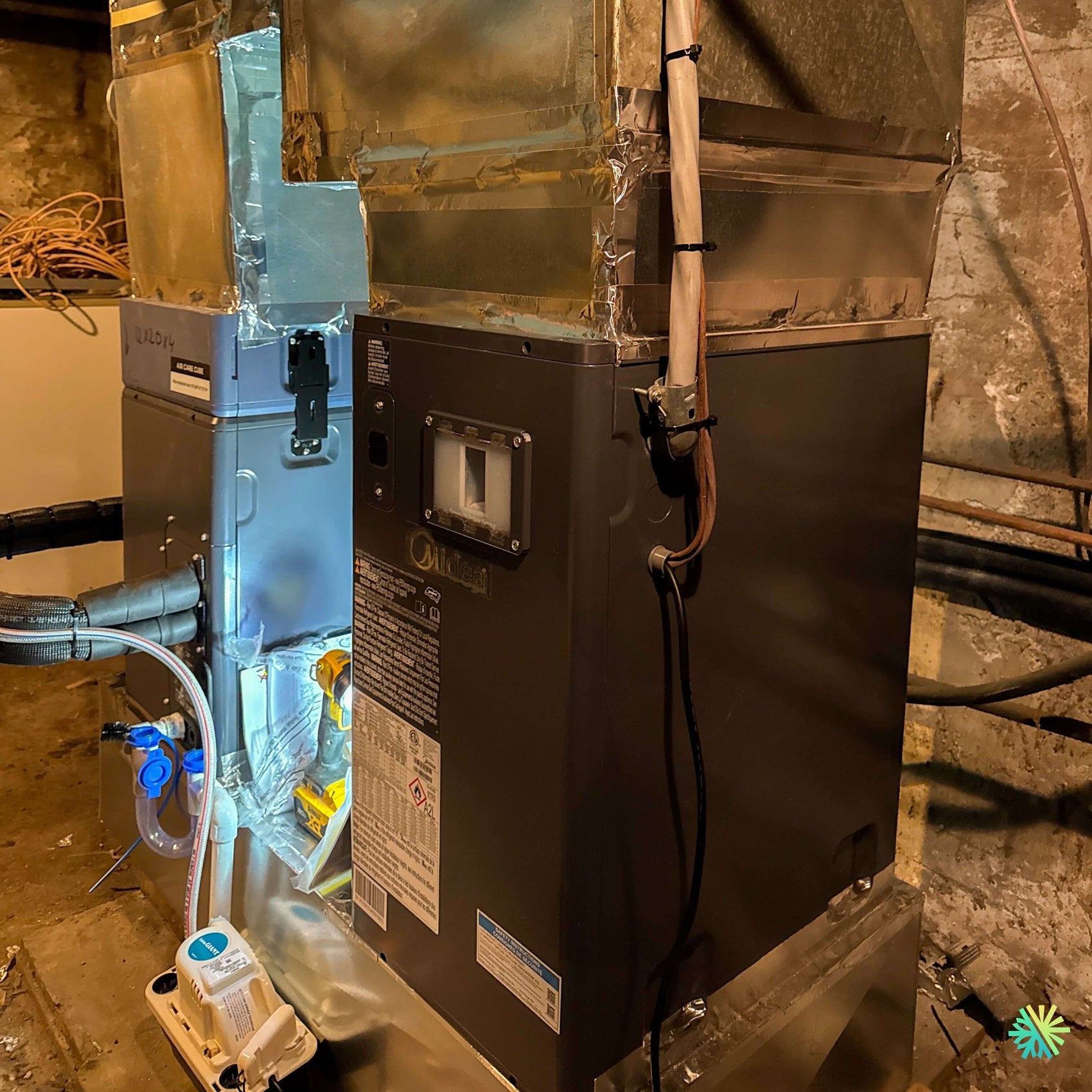 Installation d’une Fournaise Électrique MIDEA EVOX G3 2.5 Tonnes avec Système Central Air Handler à Côte-des-Neiges–Notre-Dame-de-Grâce, Montréal