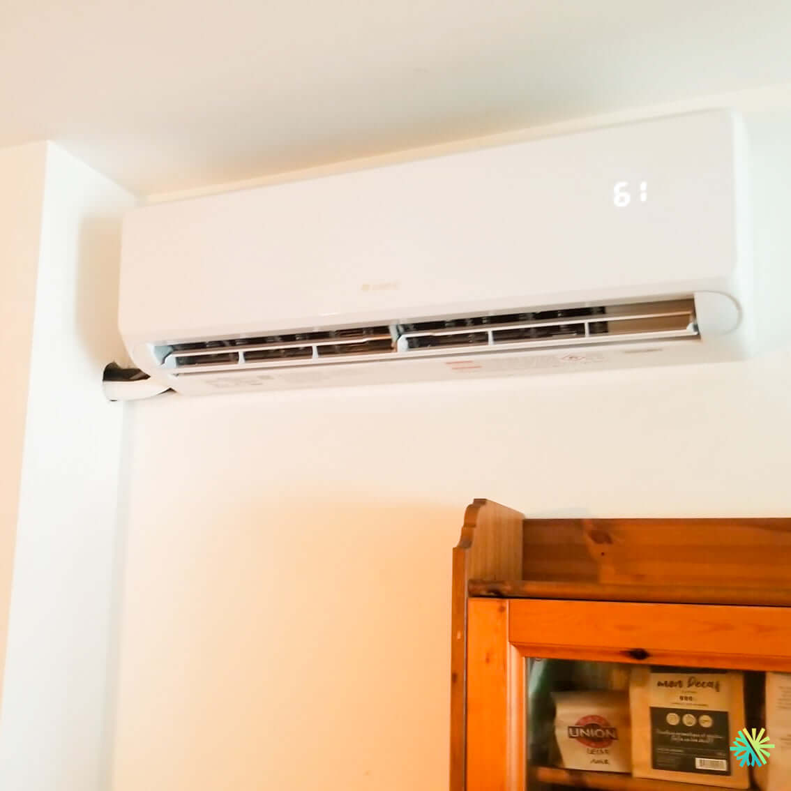 Installation d'une thermopompe murale 2-têtes GREE FreeMatch R32 à Saint-Ours (MRC de Pierre-De Saurel, Montérégie)