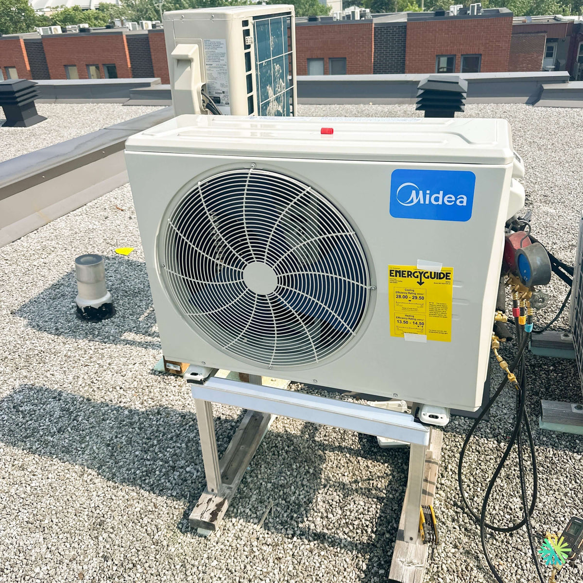 Installation d’une thermopompe murale MIDEA MIDEA28 à Saint-Clet, en Montérégie