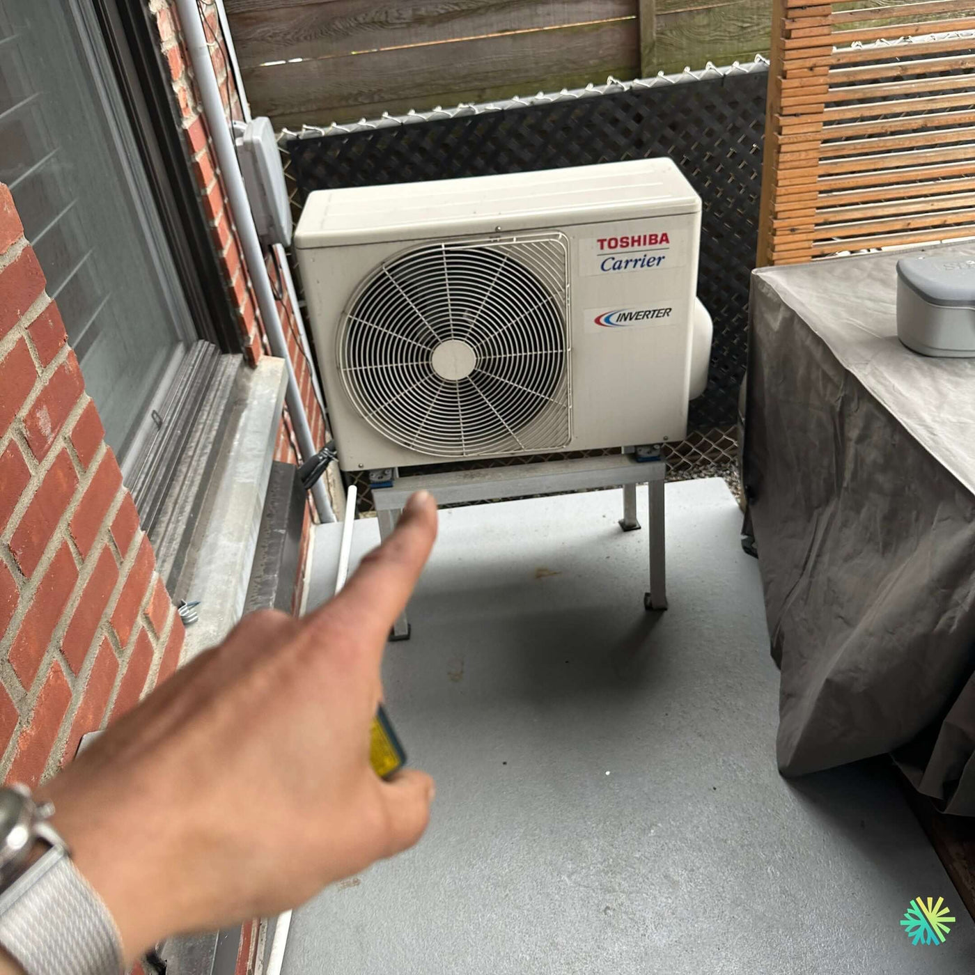 Réparation d’une thermopompe murale Toshiba Carrier à Rosemont–La Petite-Patrie
