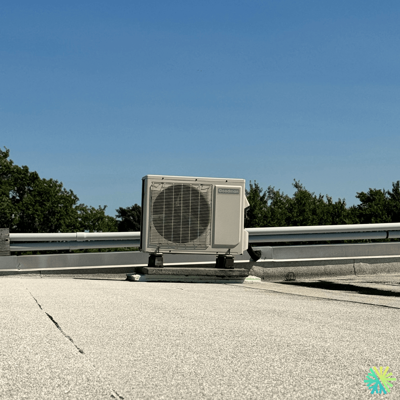 Réparation d’une thermopompe Goodman sur toit-terrasse à Ville-Marie (Montréal) : remise en service complète après panne de performance