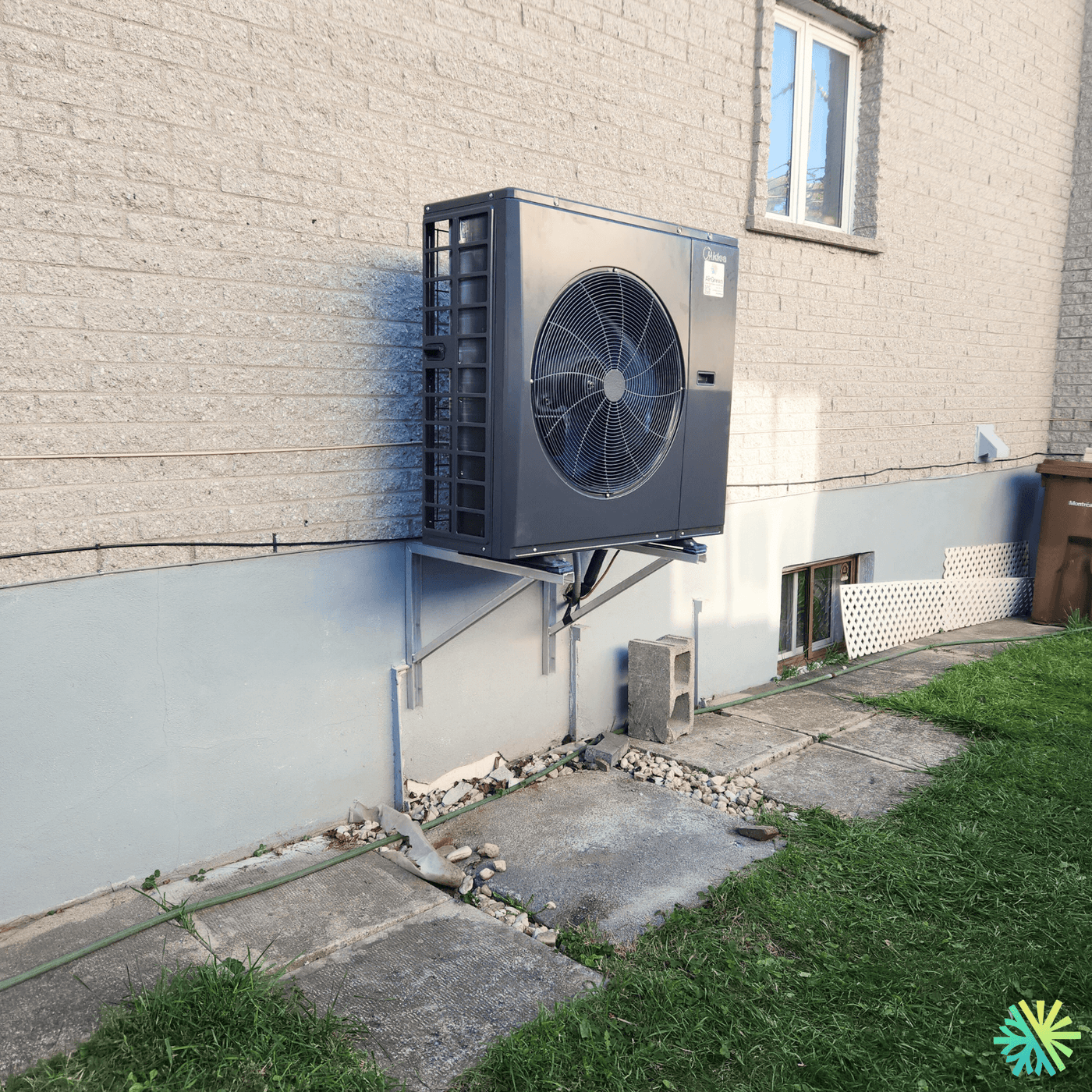 Installation d’une thermopompe murale Midea à Sainte-Dorothée (Laval)