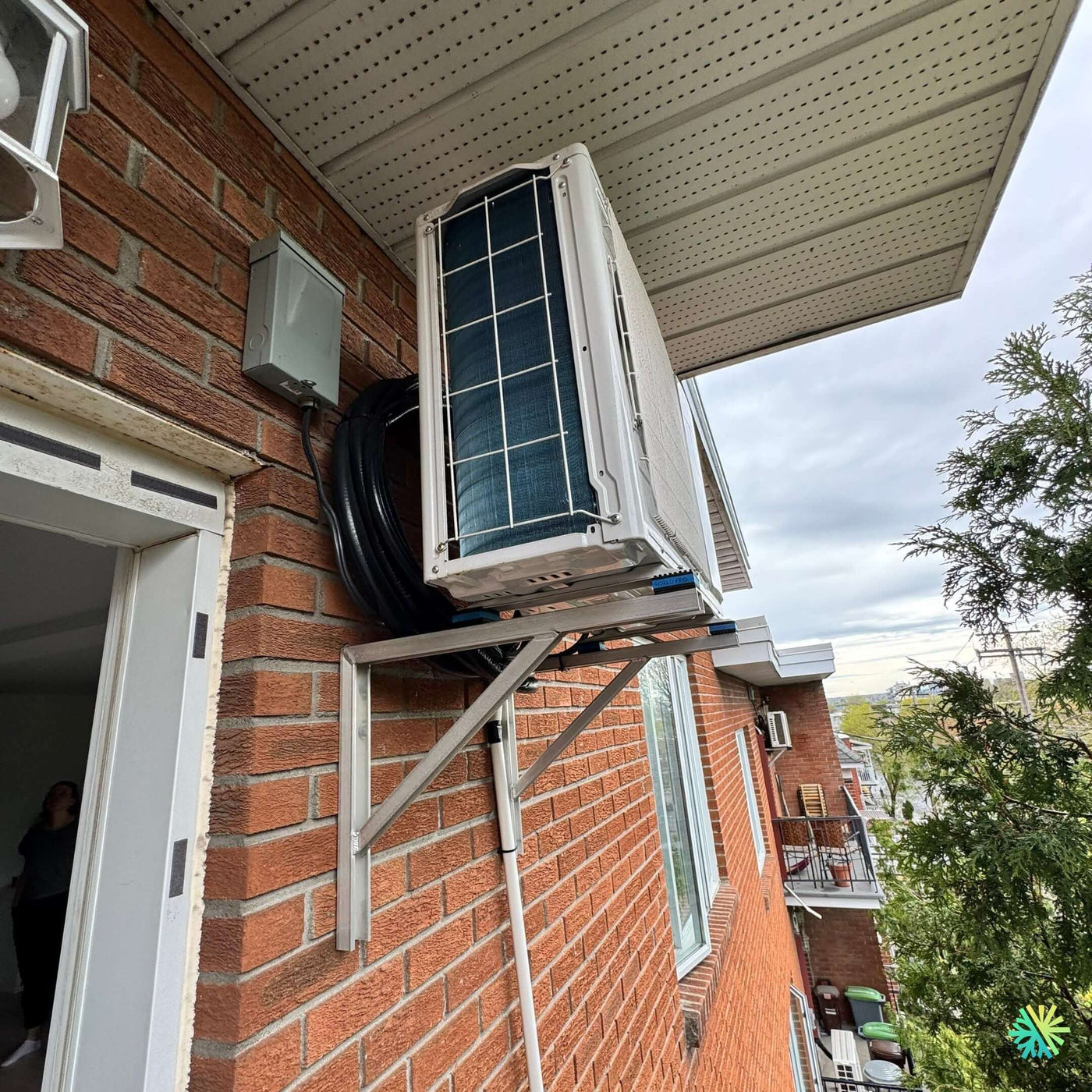 Réparation d’une thermopompe murale Midea à Rosemont–La Petite-Patrie