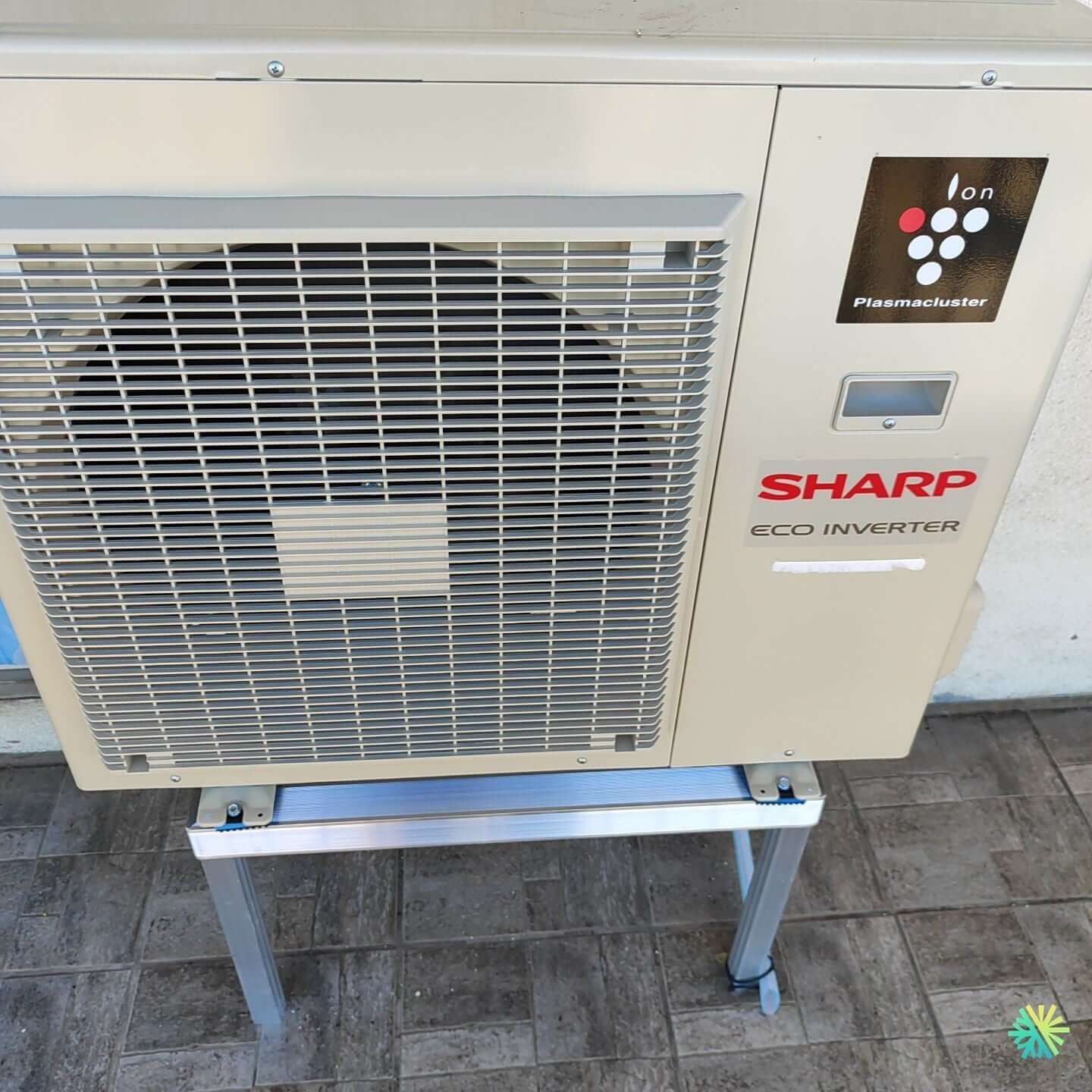 Réparation d’une thermopompe murale Sharp à Sainte-Dorothée