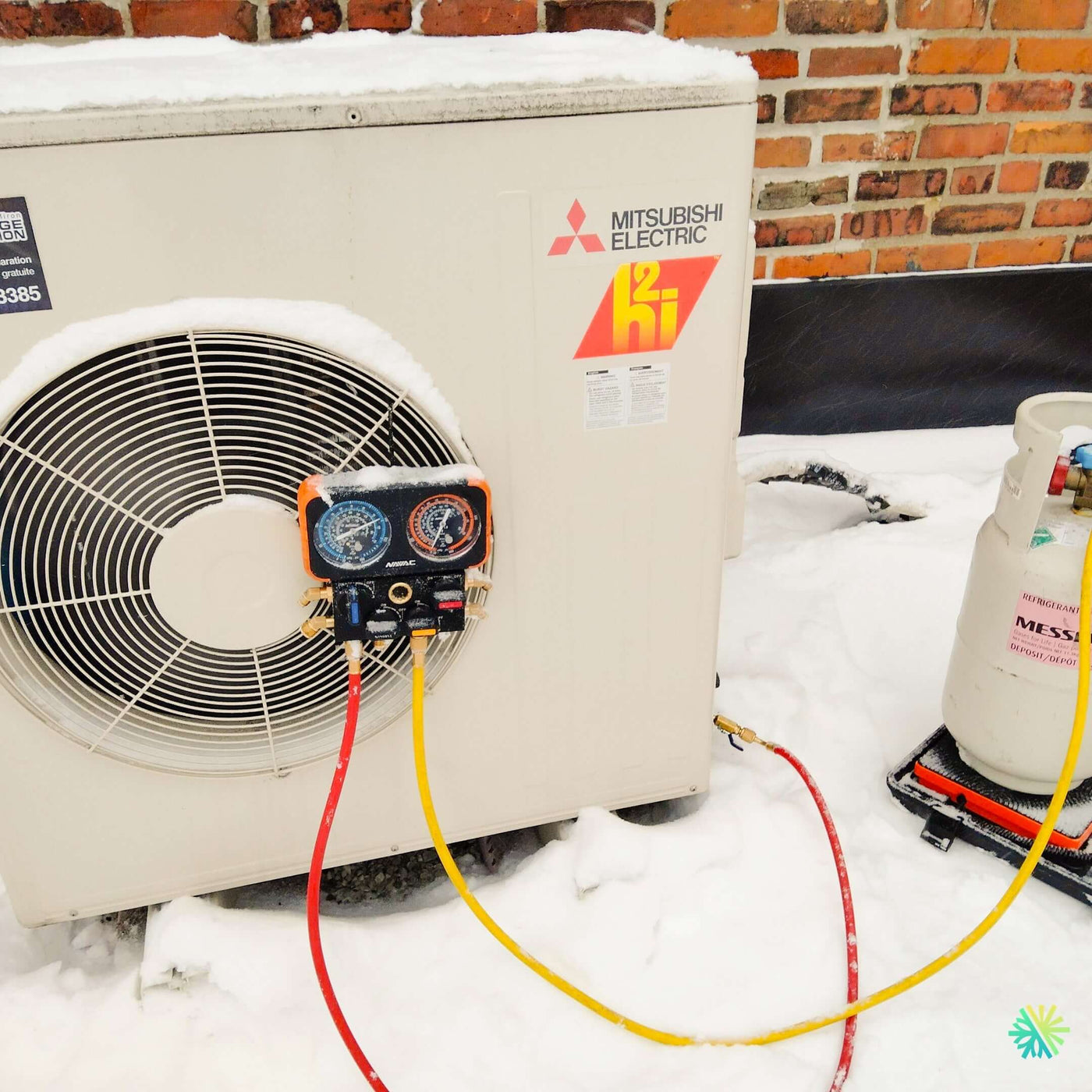 Intervention technique d'urgence en hiver sur une thermopompe murale Mitsubishi à La Petite-Patrie