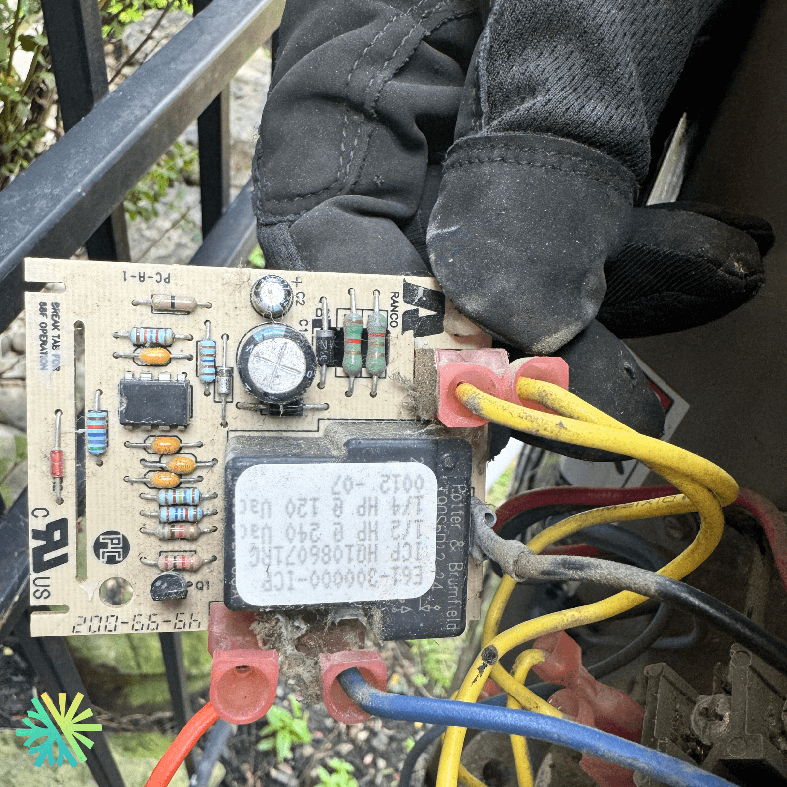 Remplacement de la carte mère d'une thermopompe à Île-Bizard–Sainte-Geneviève