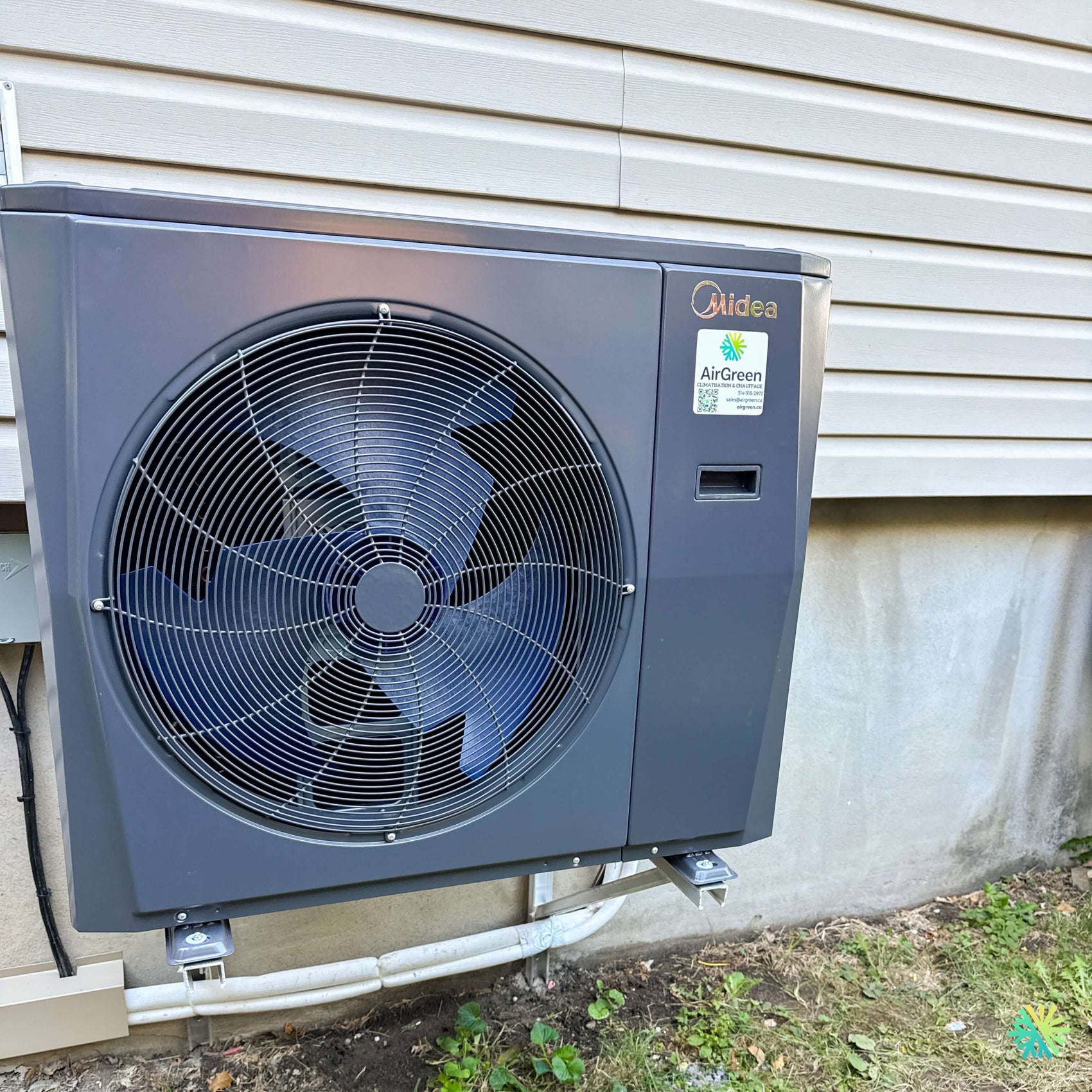 Installation d’une thermopompe centrale MIDEA EVOX G3 2.5 tonnes à Côte Saint-Luc, Montréal : une solution CVAC discrète, robuste et parfaitement intégrée au bâtiment