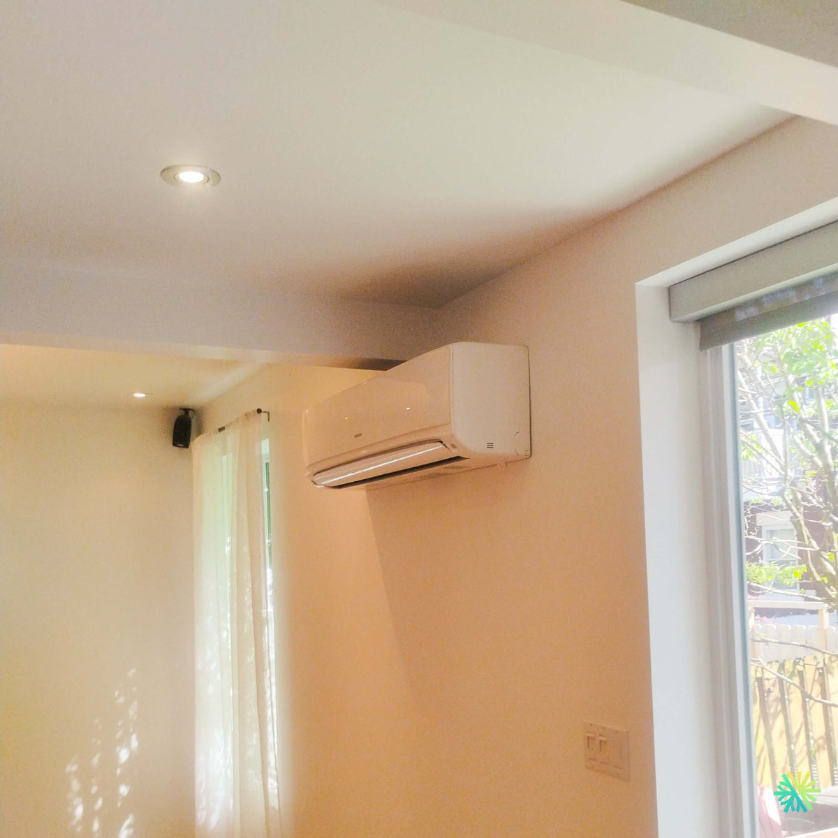 Installation d’une thermopompe murale Hitachi airHome 600 à Saint-Lambert sur la Rive-Sud de Montréal