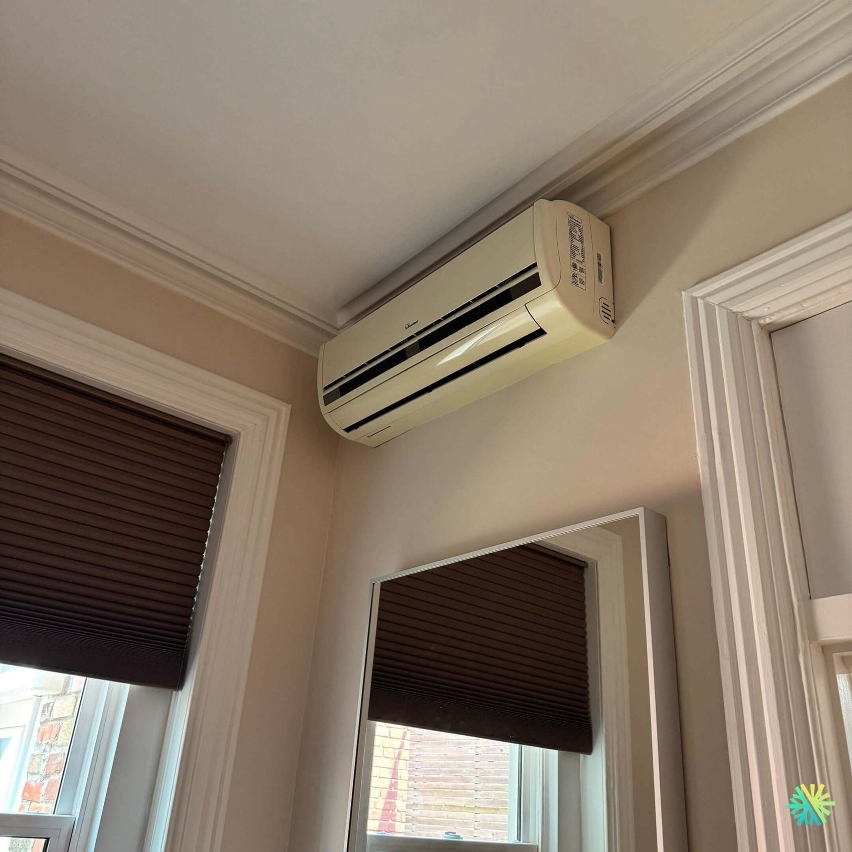 Installation d’une thermopompe murale Sharp dans une maison à Rosemont–La Petite-Patrie