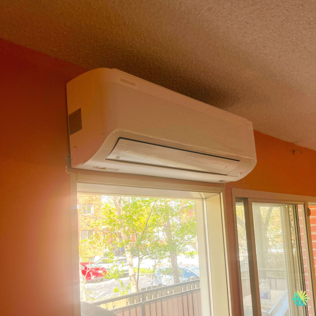 Installation d’une thermopompe murale Samsung WindFree™ MaxHeat à Saint-Laurent, Montréal
