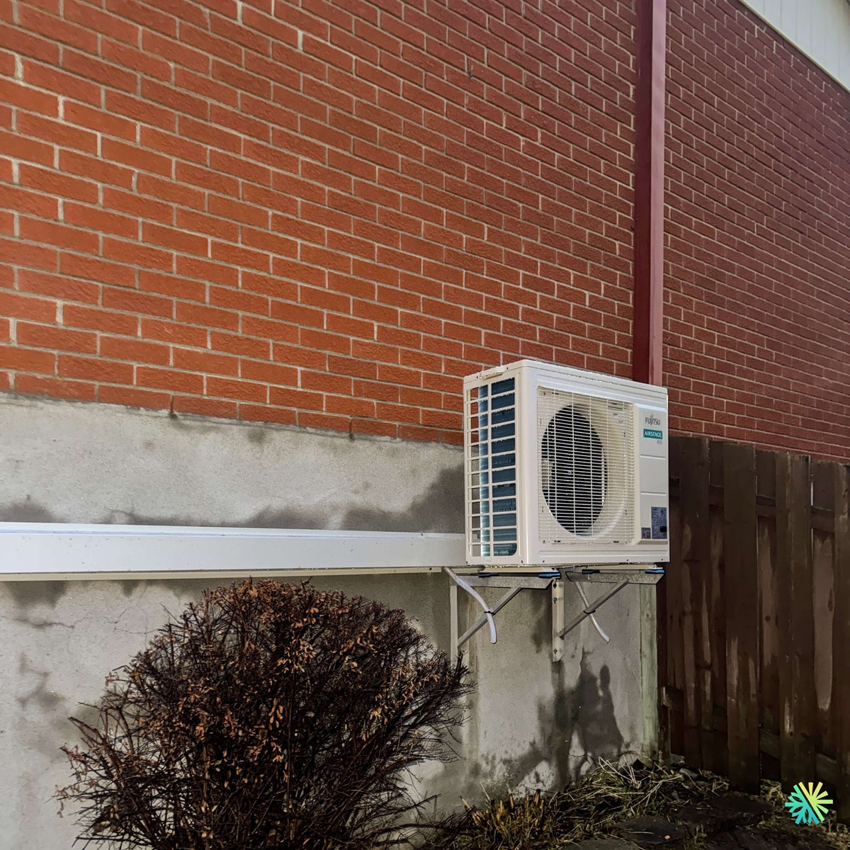 Installation d’une thermopompe double zone FUJITSU Aquila XLTH R32 24 000 BTU à Sainte-Catherine