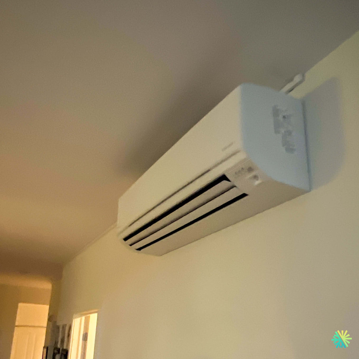 Installation d’une thermopompe murale FUJITSU AIRSTAGE ORION XLTH+ à Rougemont en Montérégie : une installation compacte pensée pour le chauffage jusqu’à -30 °C