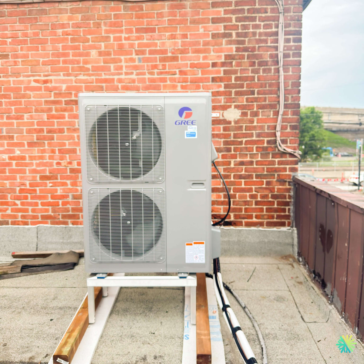 Installation d'une thermopompe centrale GREE UNIX R32 de 4 tonnes sur toit plat à Saint-Pie, MRC des Maskoutains