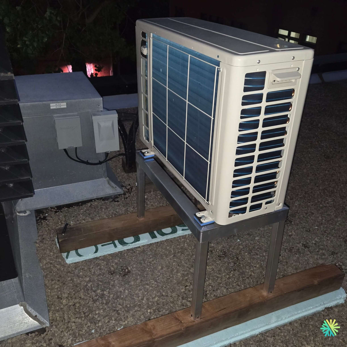 Installation d’une thermopompe centrale Midea EVOX G3 sur toit plat à Saint-Laurent