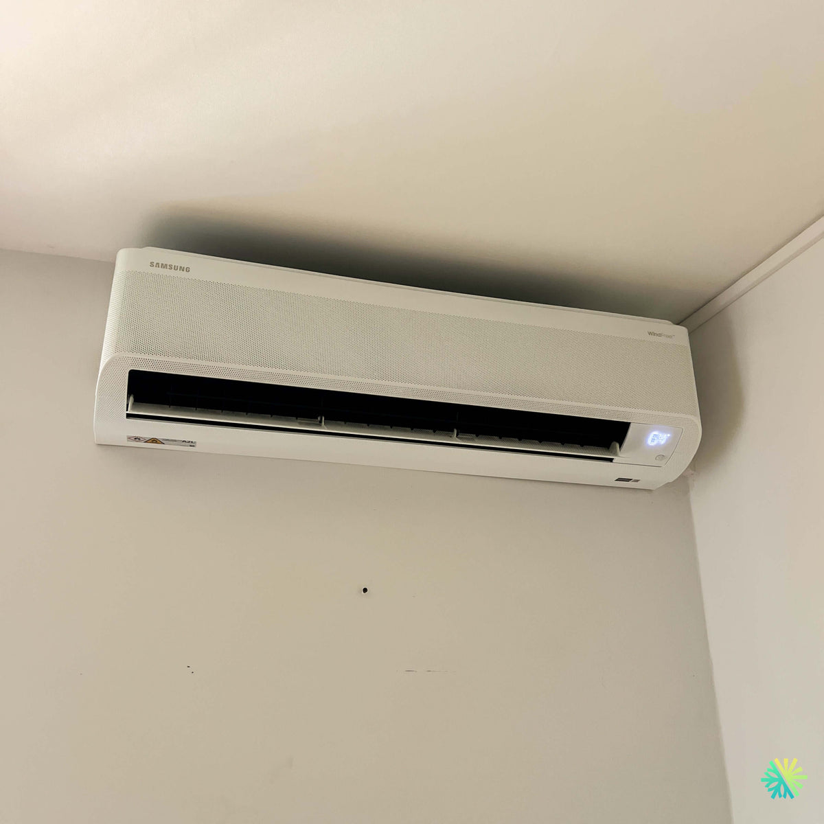 Installation d’une thermopompe murale Samsung WindFree™ MaxHeat à Senneville, dans l’ouest de Montréal