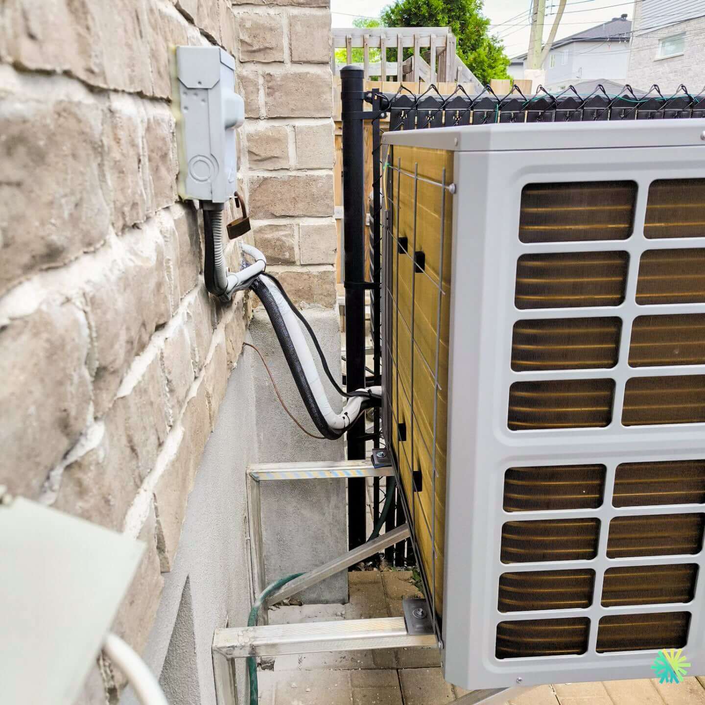 Comment on a intégré une thermopompe centrale dans un projet de rénovation écologique LEED