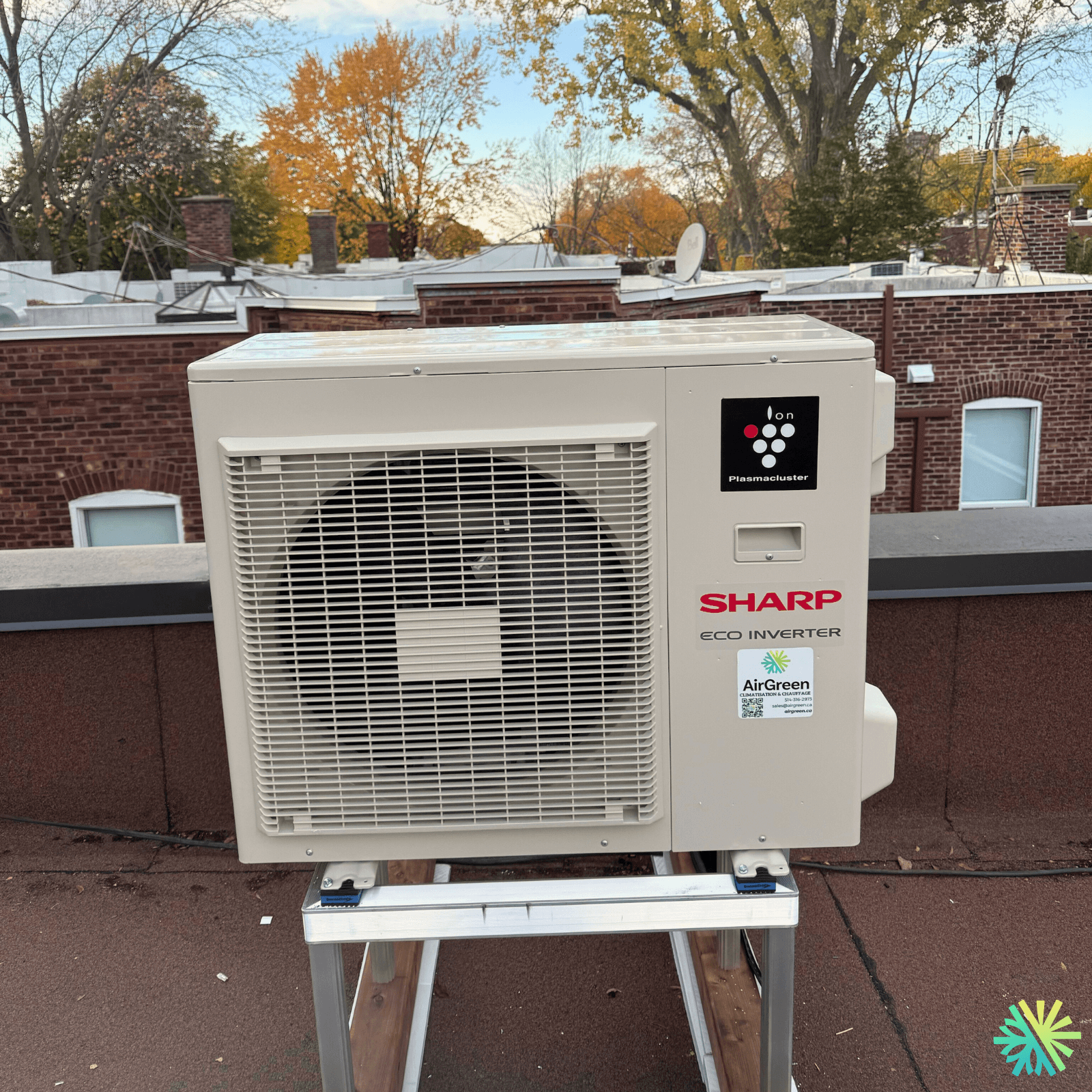 Installation d’une thermopompe murale Sharp sur toit plat au Plateau-Mont-Royal (Montréal)