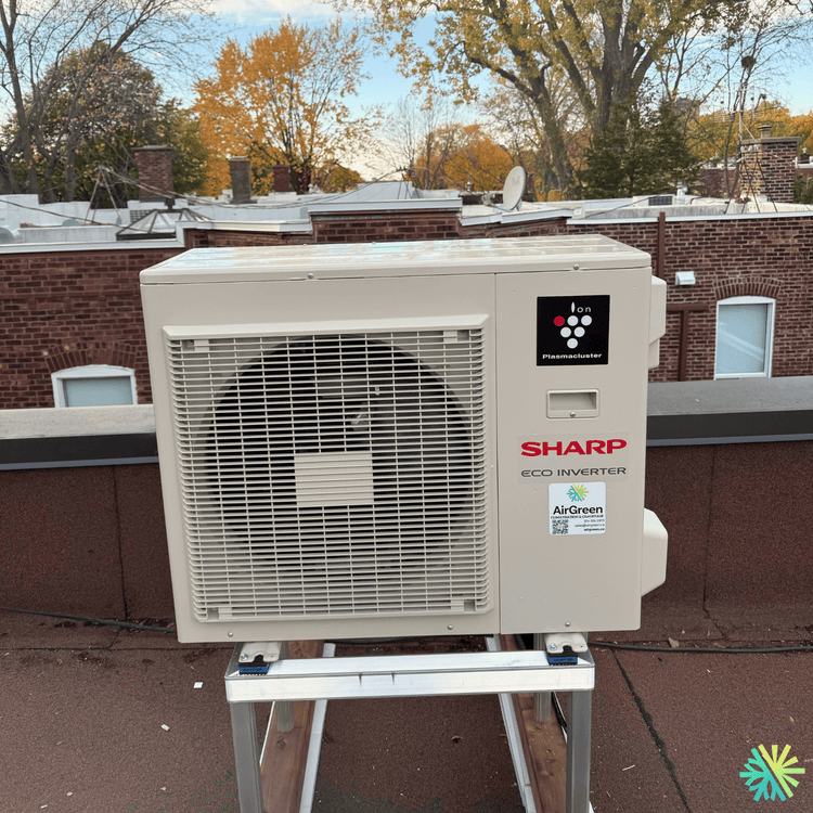 Installation d’une thermopompe murale Sharp sur toit plat au Plateau-Mont-Royal (Montréal)
