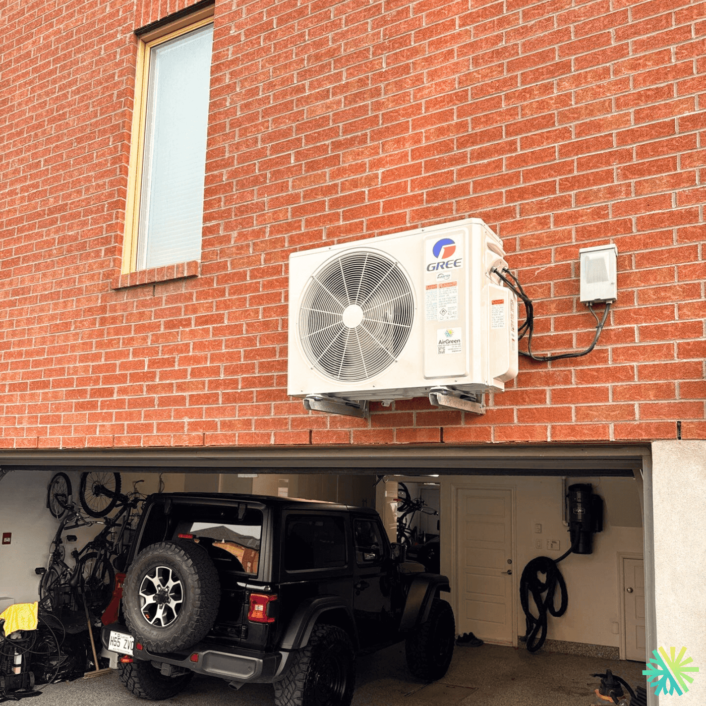 Service et entretien d’une thermopompe murale Gree à Sainte-Dorothée (Laval)