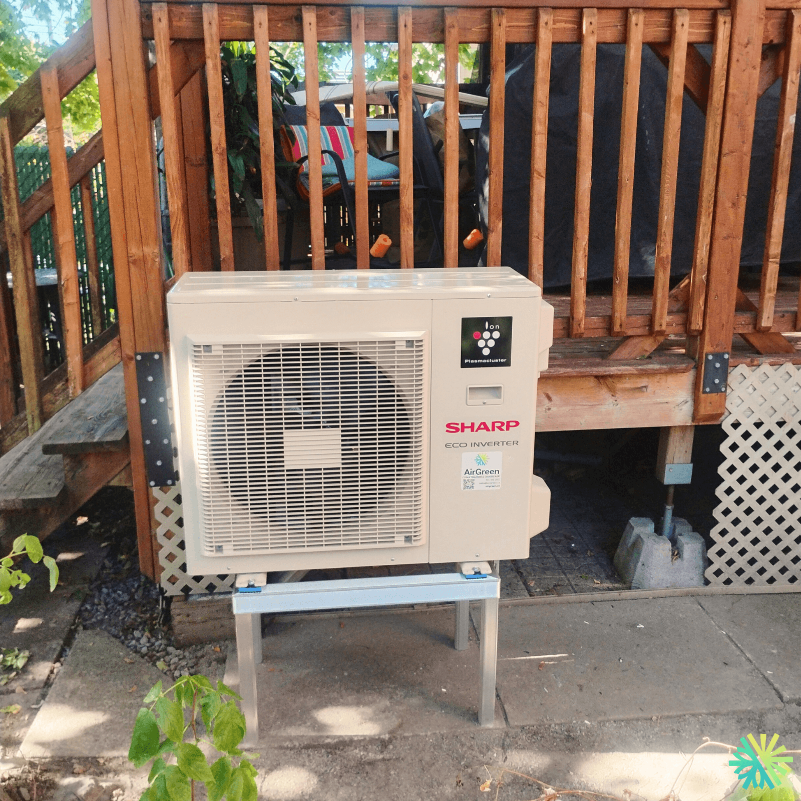 Installation d’une thermopompe murale Sharp à Sainte-Dorothée (Laval) : confort discret, performance stable et installation propre