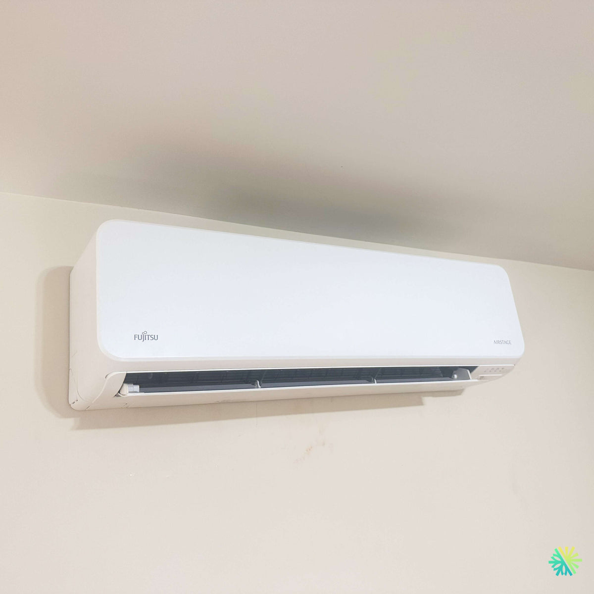 Installation d’une thermopompe murale Fujitsu Altair 700 à Napierville