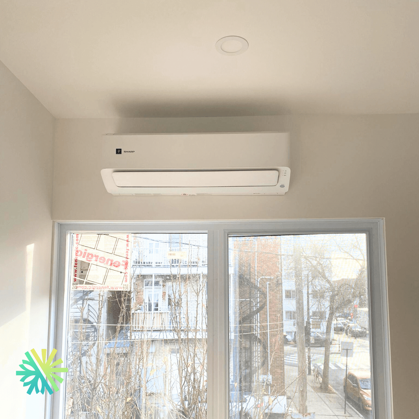 Installation d’une thermopompe double zone SHARP BU à Saint-Léonard