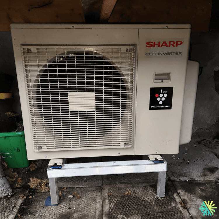 Installation d’une thermopompe murale Sharp ZU1 à Sainte-Dorothée (Laval)