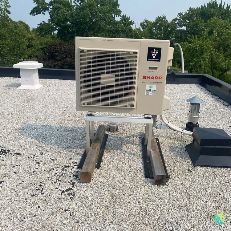 Installation d’une Sharp thermopompe murale sur toit plat à Rosemont–La Petite-Patrie