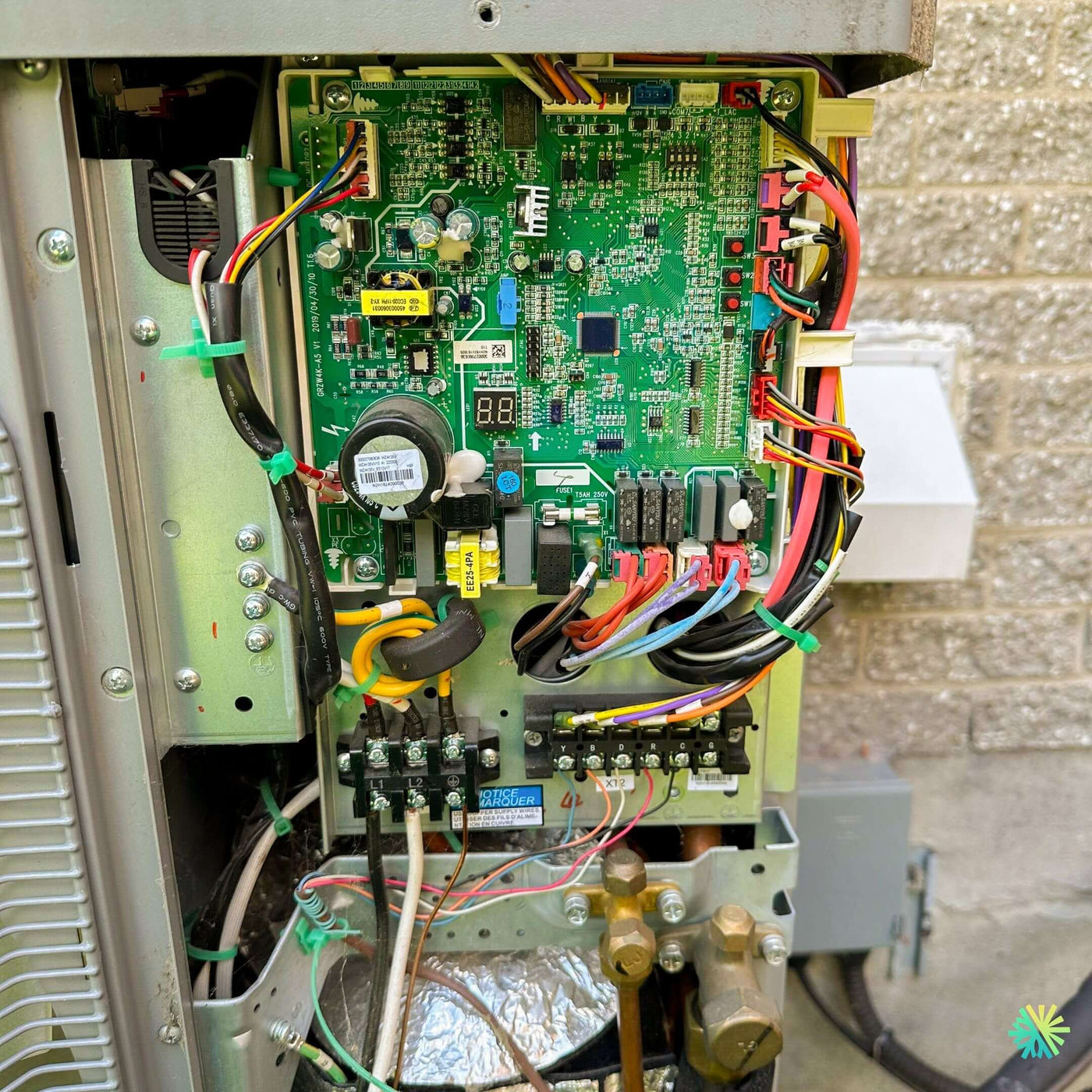 Thermopompe murale : pourquoi votre installateur doit impérativement être certifié RBQ (et comment vérifier)