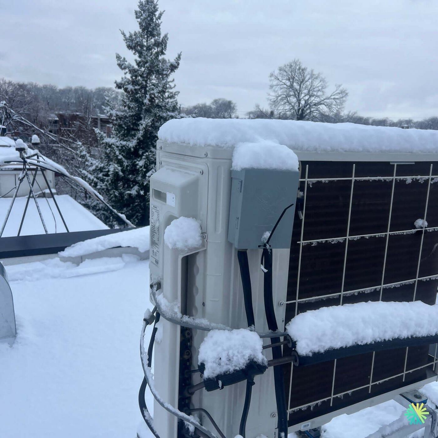 Réparation d’une thermopompe Midea à Sainte-Thérèse