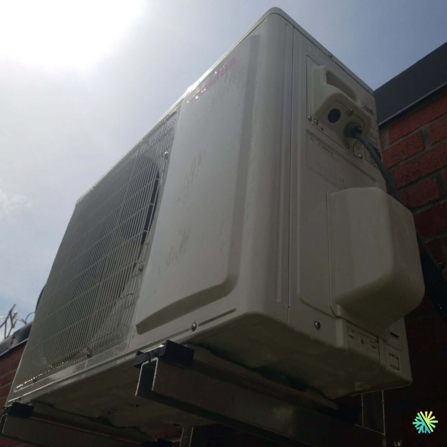 Nettoyage d’une thermopompe murale Toshiba à Sainte-Julie