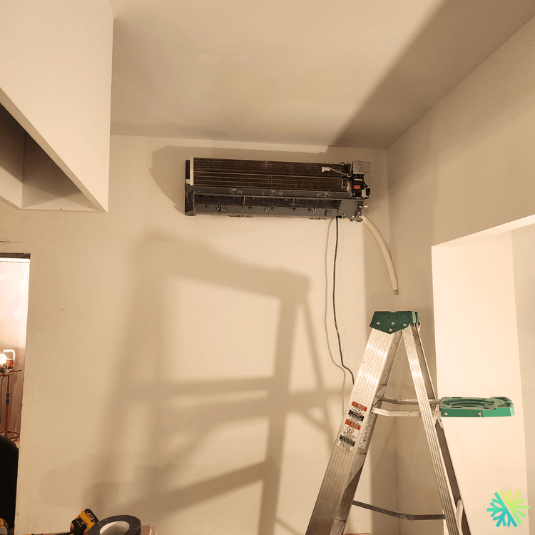 Réparation d’une thermopompe murale Sharp dans Le Sud-Ouest à Montréal : remise en service complète et drainage corrigé