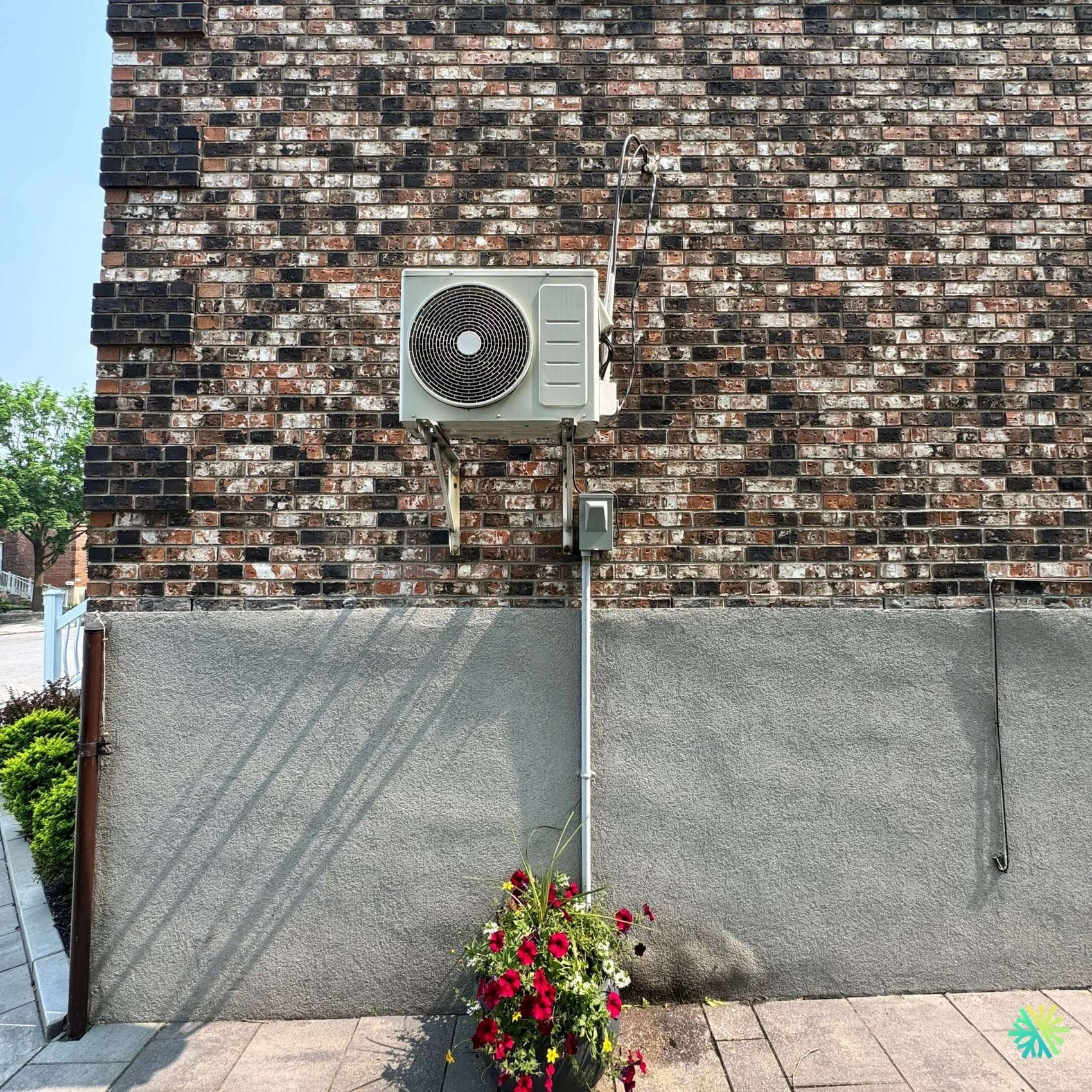 Réparation d’une thermopompe murale Gree à Sainte-Thérèse