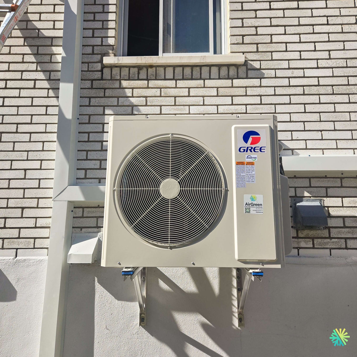 Installation d’une GREE FREE MATCH R32 Thermopompe TripleZone – 3 zones – 3 têtes à Laval-des-Rapides, Laval