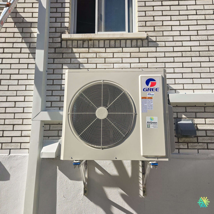 Installation d’une GREE FREE MATCH R32 Thermopompe TripleZone – 3 zones – 3 têtes à Laval-des-Rapides, Laval