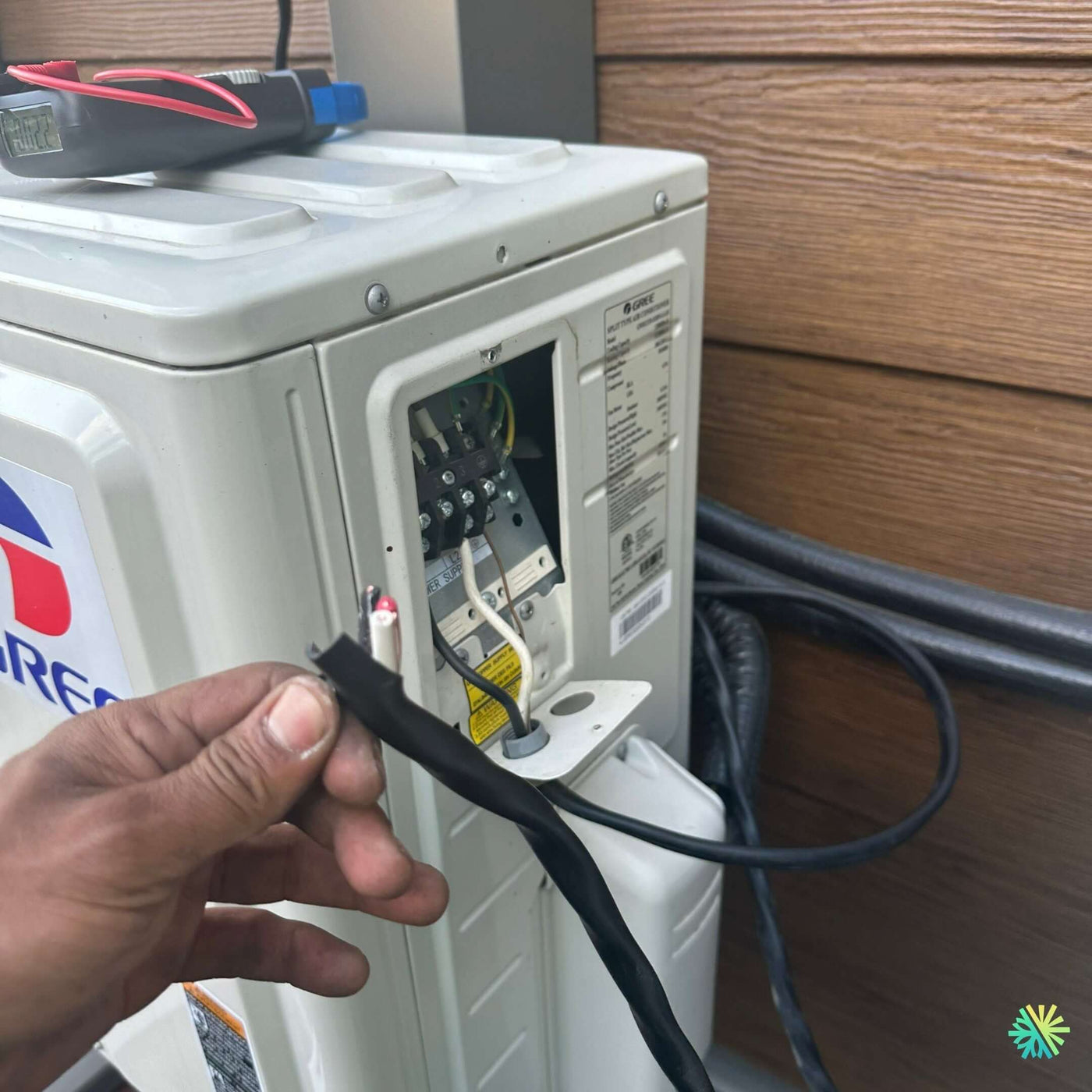 Réparation d’une thermopompe murale Gree à Brossard