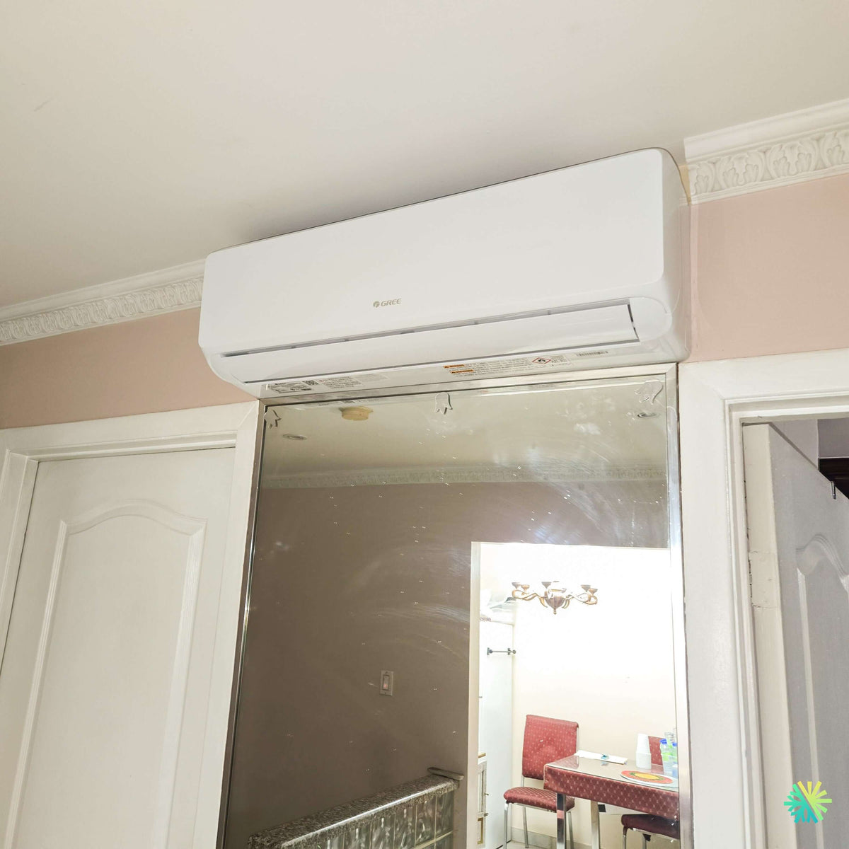 Installation d'une thermopompe murale 2 têtes GREE FreeMatch R32 (GWHD(30)ND6MO) à Montréal-Est