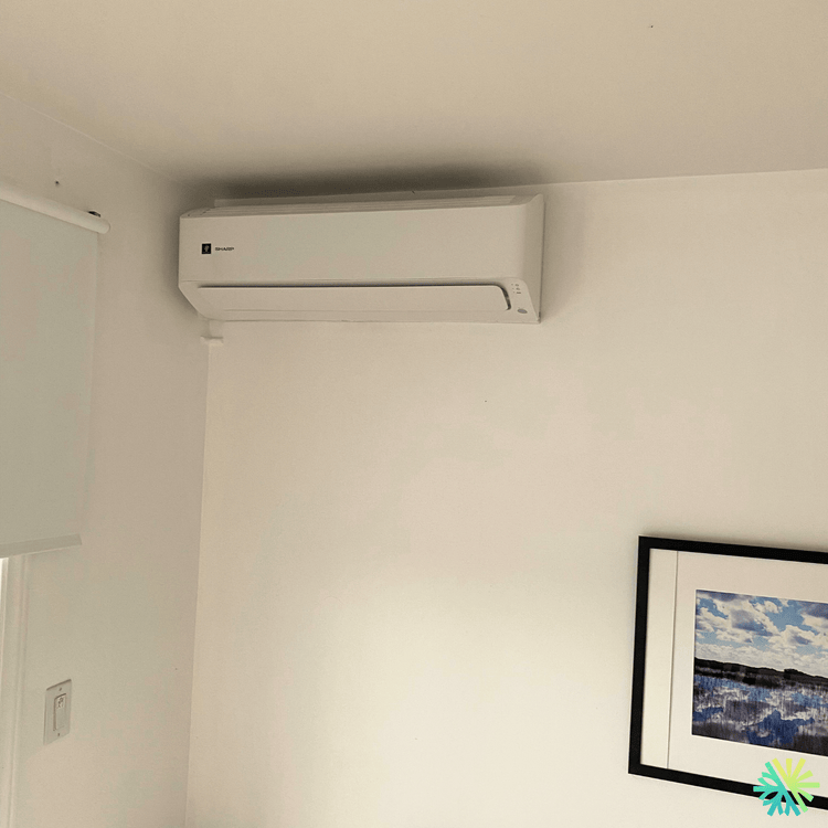 Nettoyage d’une thermopompe murale Sharp (série ZU1) dans Le Sud-Ouest (Montréal)