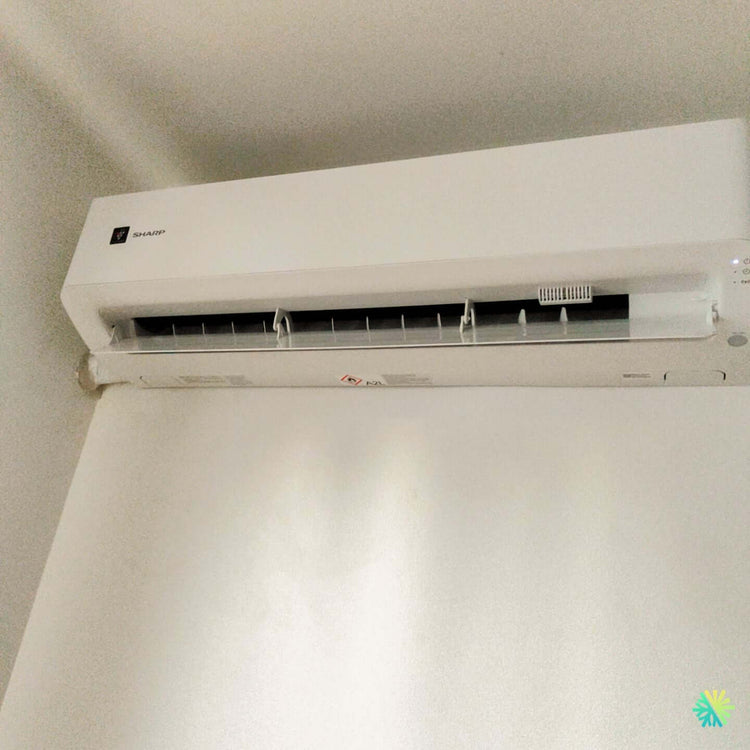 Le jour où AirGreen a installé un climatiseur mural sur un bateau-maison à Laval (défi technique exceptionnel !)