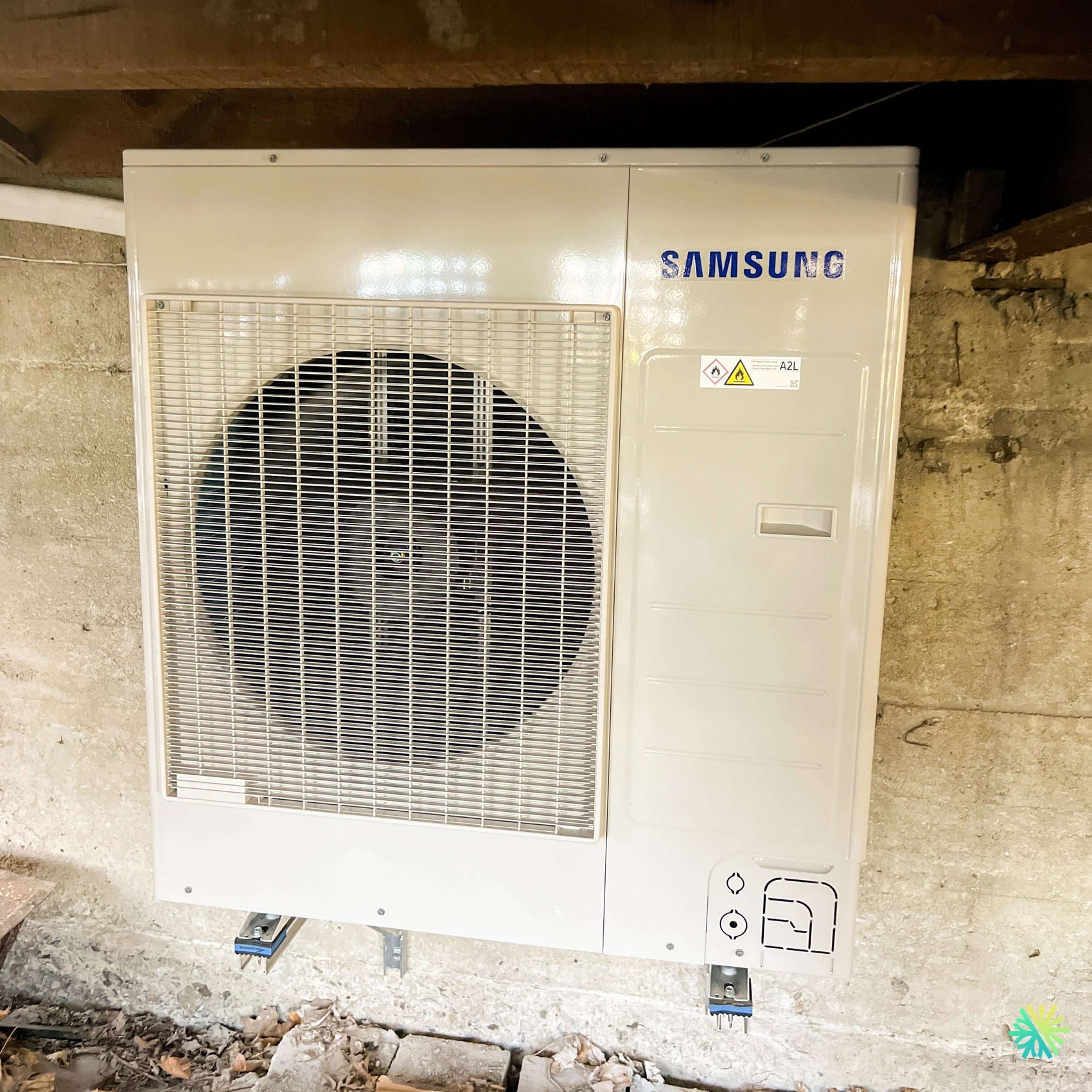 Installation d’une thermopompe double zone Samsung Premium FJM à Saint-Eustache sur la Rive-Nord