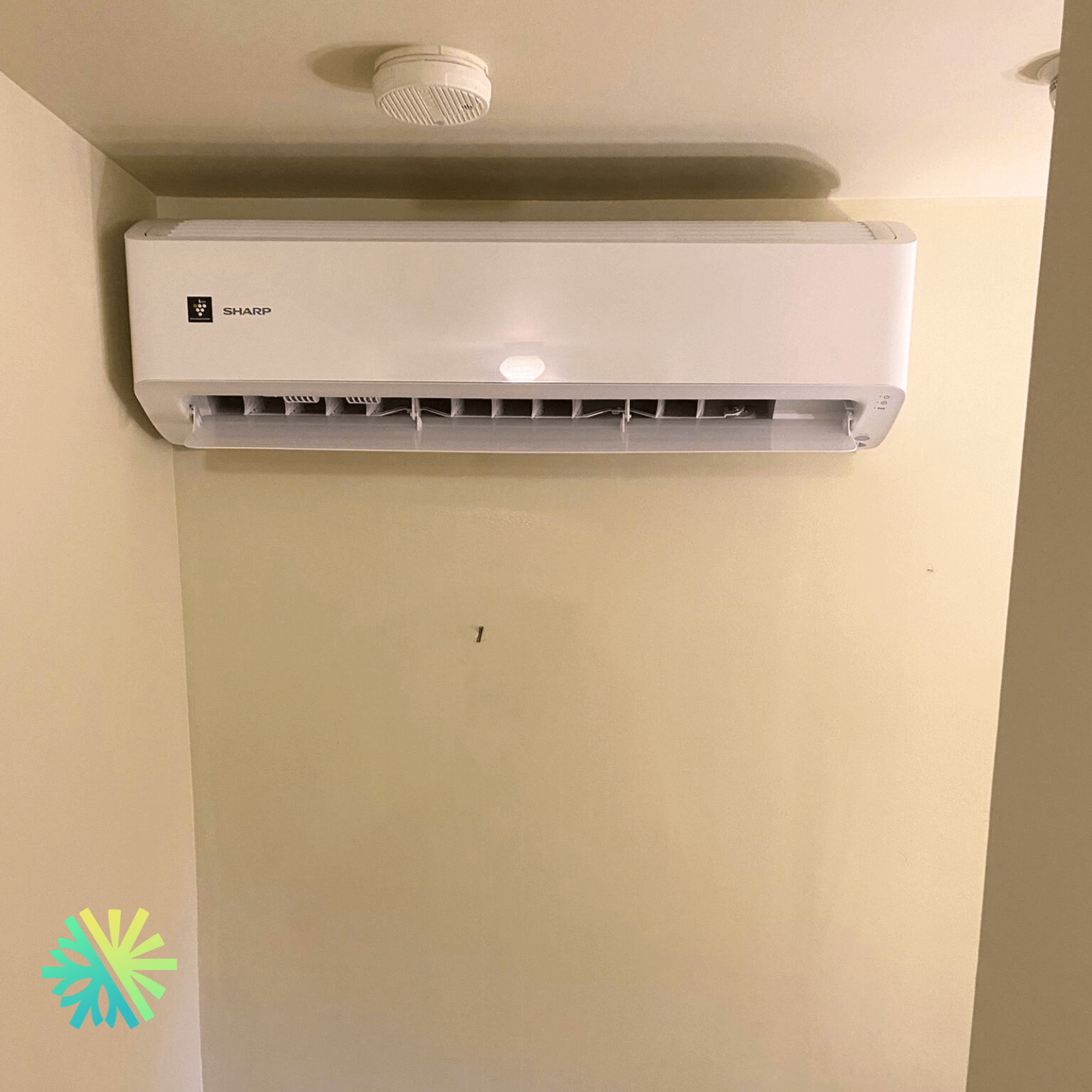 Installation d’une thermopompe murale Sharp ZU1 15 000 BTU à Dollard-des-Ormeaux