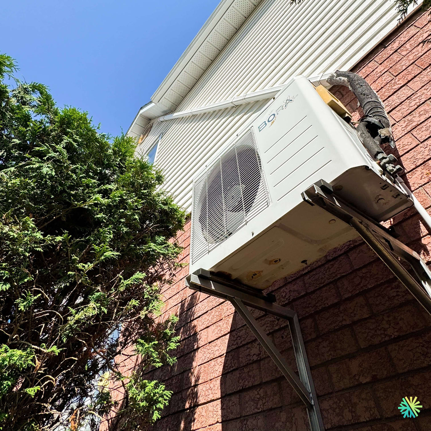 Appel de Service pour une thermopompe murale Bora à Longueuil