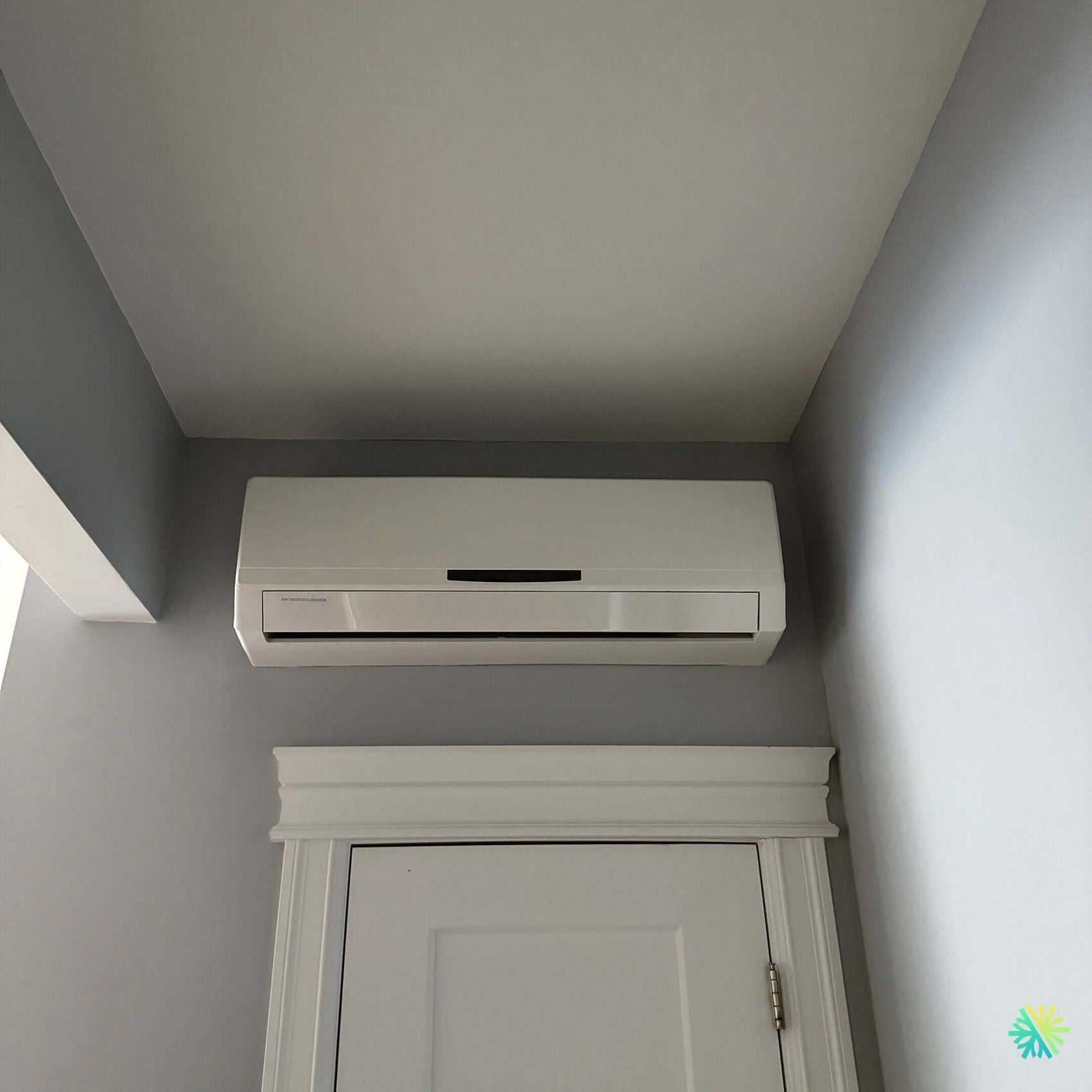 Installation d’une thermopompe murale Comfortmaker à Chomedey, Laval