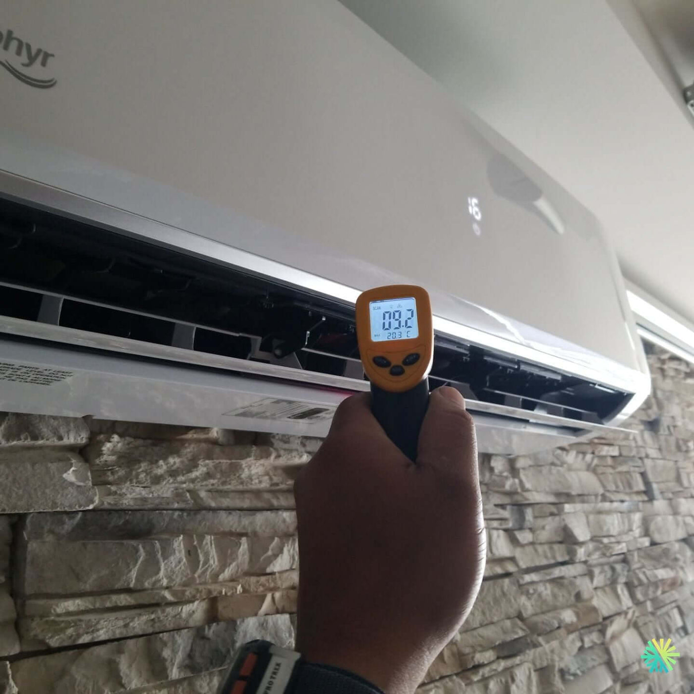 Réparation d’une thermopompe murale Zephyr à Côte Saint-Luc