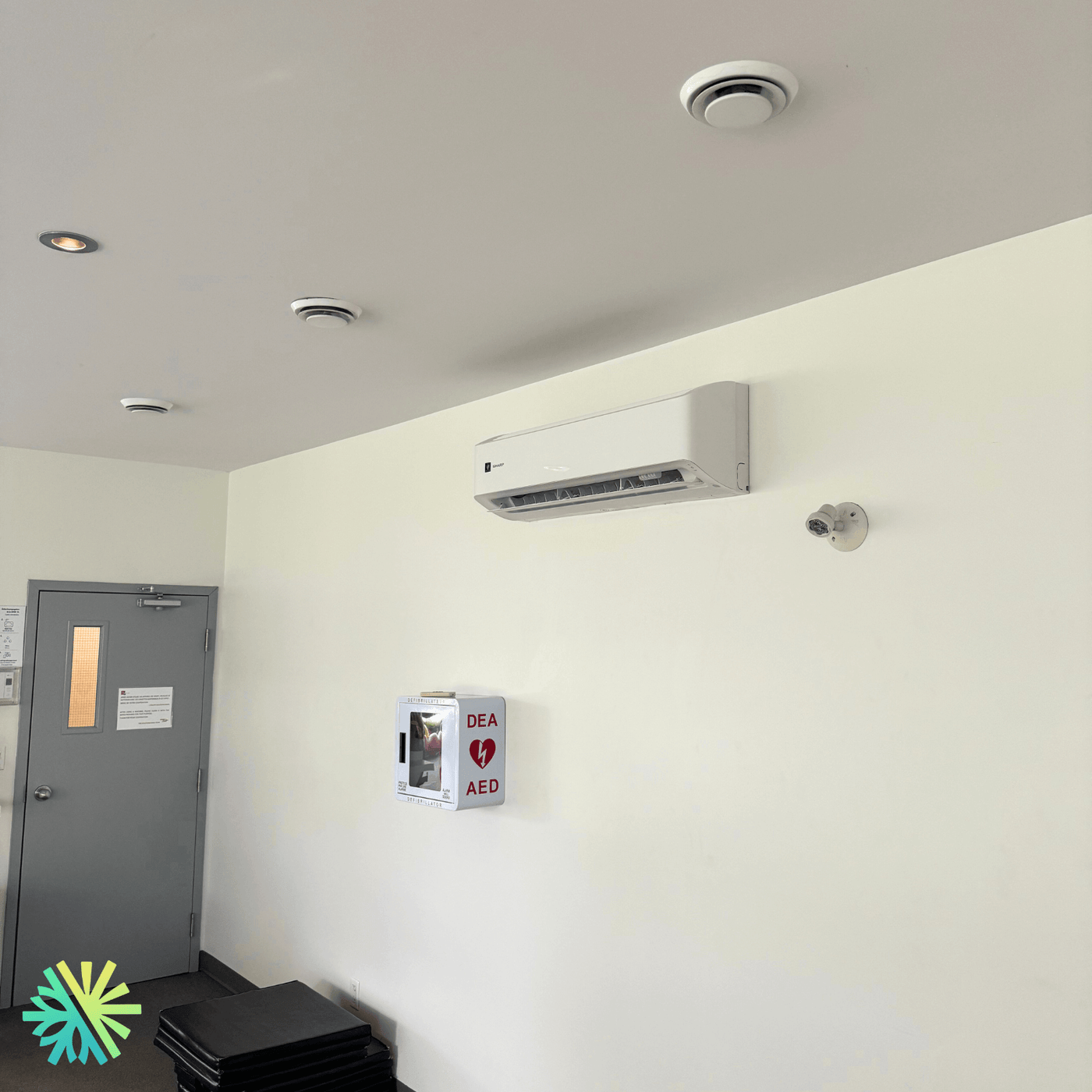 Installation d’une thermopompe murale mini split SHARP ZU1 sur la Rive-Sud